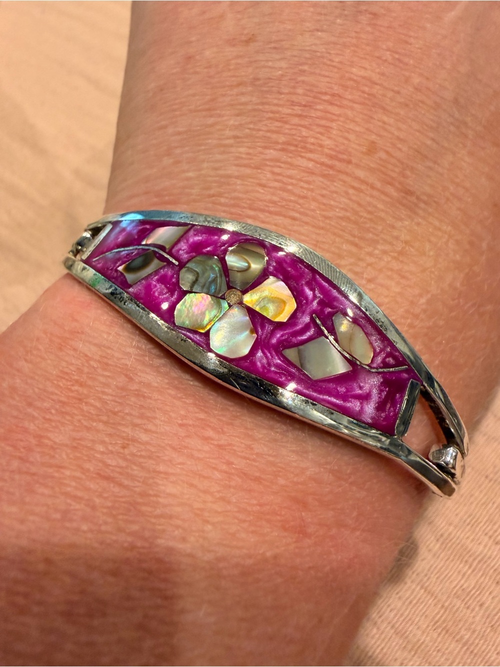 Alpaca Mexico Purple Mother-of-Pearl Floral Inlay Bangle Bracelet